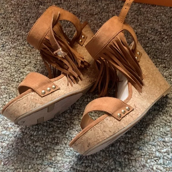 Fergaliciou by fergie - Picture 6 of 8